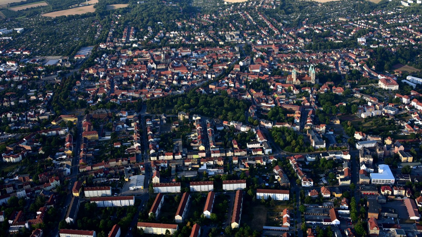 Blick über Naumburg an der Saale mit dem Dom, Einsatzgebiet von NMB Gutachten